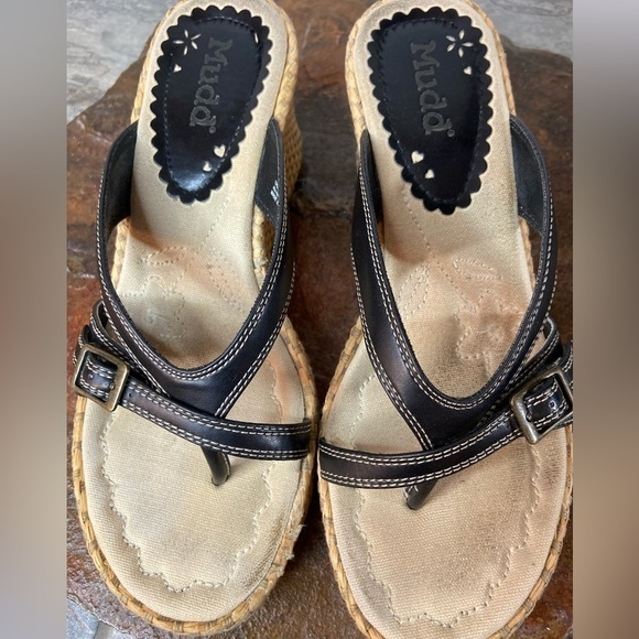 Easy Spirit~Mudd~Black/Light Gray/Tan Thong Wicker-Look Wedge Sandals~Size 9M - Picture 9 of 14